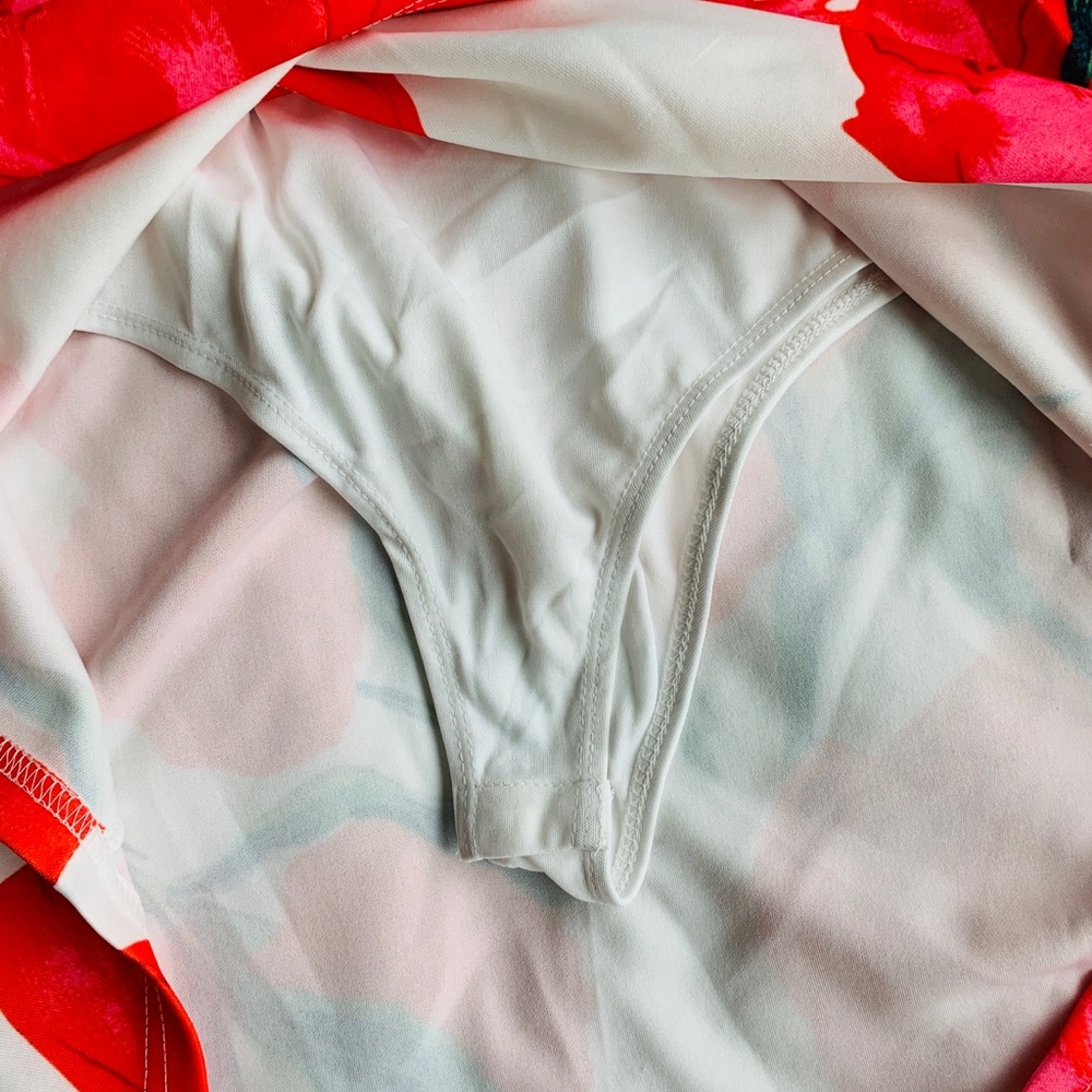 floral dress with cutouts - Picture 4 of 6